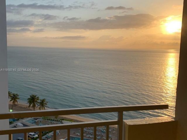 Apartment for rent  Unit #1602 - photo 7437941