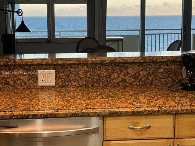 Apartment for rent  Unit #1602 - photo 7437950