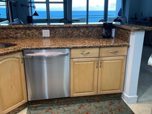 Apartment for rent  Unit #1602 - photo 7437951