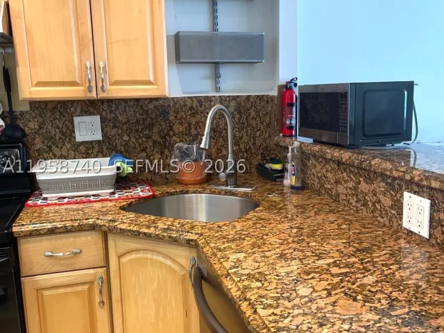1-bedroom condo for rent in Hallandale Beach - 3180 S Ocean Dr 1602 - MondialRealty