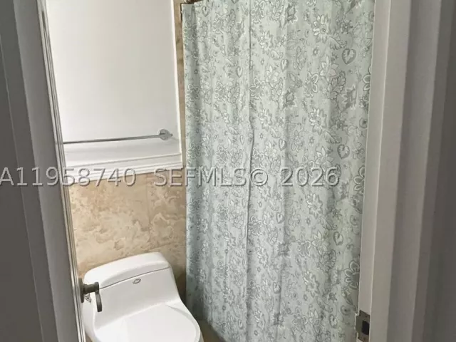 1-bedroom condo for rent in Hallandale Beach - 3180 S Ocean Dr 1602 - MondialRealty