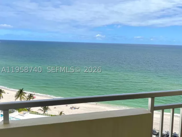 1-bedroom condo for rent in Hallandale Beach - 3180 S Ocean Dr 1602 - MondialRealty