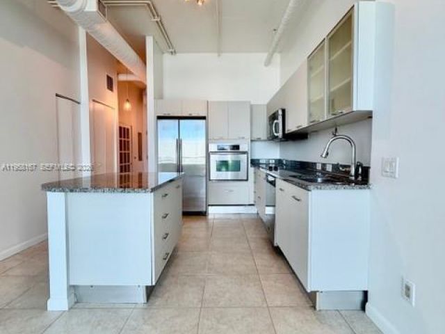 2-bedroom condo for rent in Aventura - 3029 NE 188th St 920 - MondialRealty