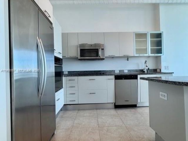 2-bedroom condo for rent in Aventura - 3029 NE 188th St 920 - MondialRealty