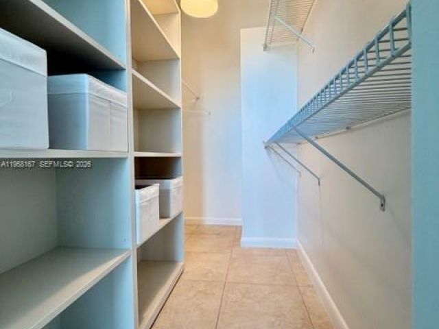 2-bedroom condo for rent in Aventura - 3029 NE 188th St 920 - MondialRealty