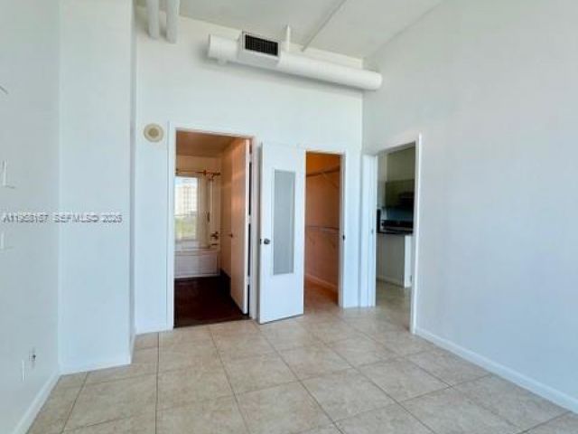 2-bedroom condo for rent in Aventura - 3029 NE 188th St 920 - MondialRealty