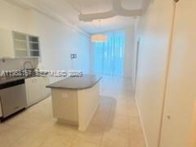 2-bedroom condo for rent in Aventura - 3029 NE 188th St 920 - MondialRealty
