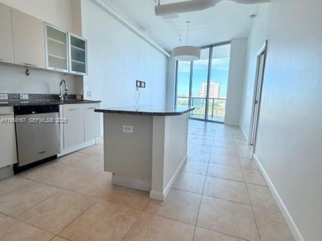 2-bedroom condo for rent in Aventura - 3029 NE 188th St 920 - MondialRealty
