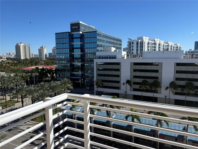 1-bedroom condo for sale in Aventura - 18800 NE 29th Ave 807 - MondialRealty