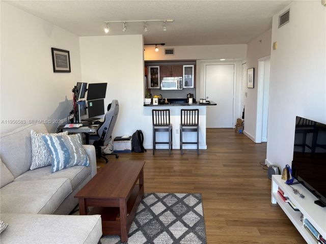 1-bedroom condo for sale in Aventura - 18800 NE 29th Ave 807 - MondialRealty