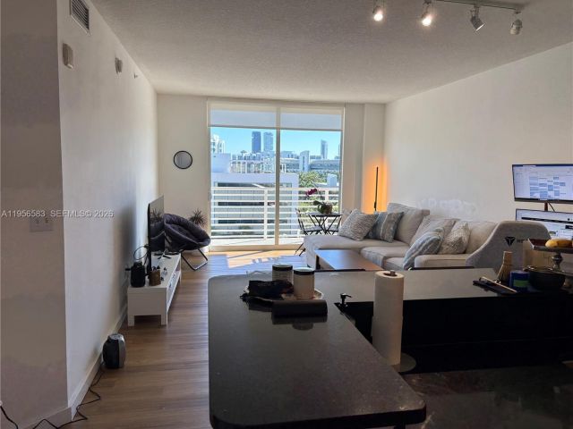 1-bedroom condo for sale in Aventura - 18800 NE 29th Ave 807 - MondialRealty