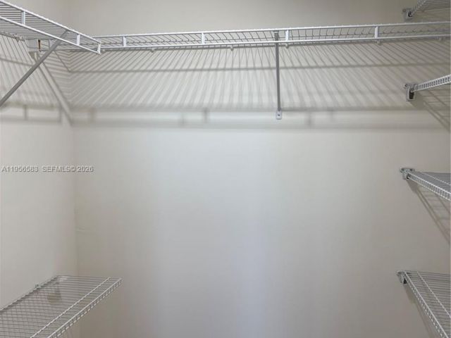 1-bedroom condo for sale in Aventura - 18800 NE 29th Ave 807 - MondialRealty