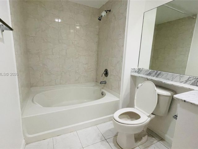 1-bedroom condo for sale in Aventura - 18800 NE 29th Ave 807 - MondialRealty