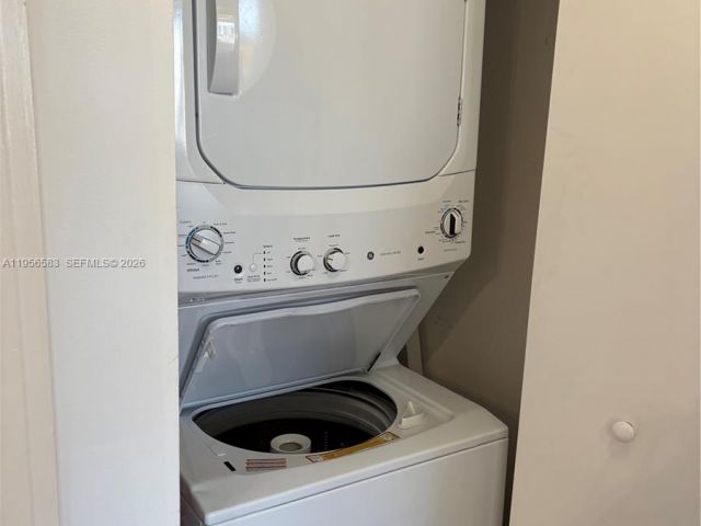 1-bedroom condo for sale in Aventura - 18800 NE 29th Ave 807 - MondialRealty