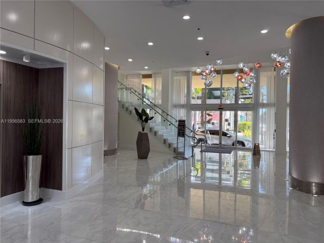 1-bedroom condo for sale in Aventura - 18800 NE 29th Ave 807 - MondialRealty