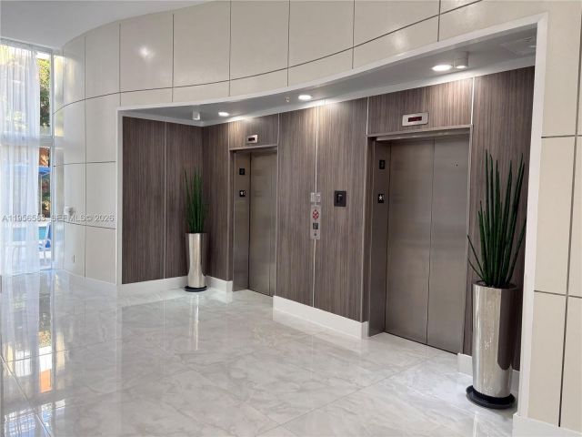 1-bedroom condo for sale in Aventura - 18800 NE 29th Ave 807 - MondialRealty