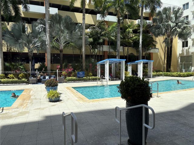 1-bedroom condo for sale in Aventura - 18800 NE 29th Ave 807 - MondialRealty