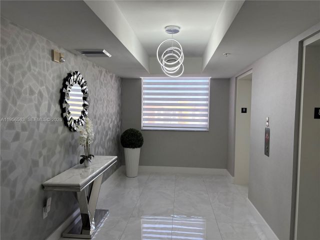 1-bedroom condo for sale in Aventura - 18800 NE 29th Ave 807 - MondialRealty