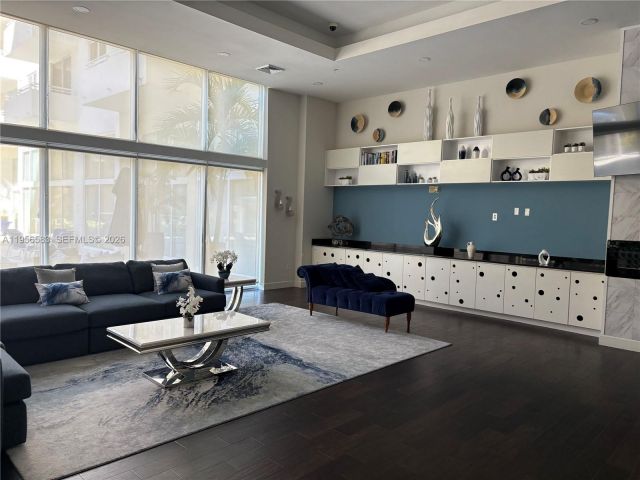 1-bedroom condo for sale in Aventura - 18800 NE 29th Ave 807 - MondialRealty