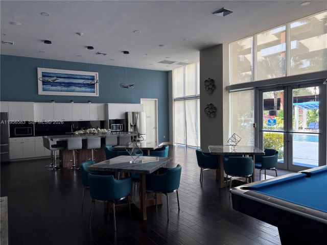 1-bedroom condo for sale in Aventura - 18800 NE 29th Ave 807 - MondialRealty