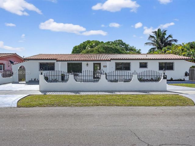 Home for sale at 9410 SW 42nd St - photo 7434024