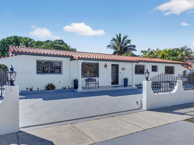 Home for sale at 9410 SW 42nd St - photo 7434025