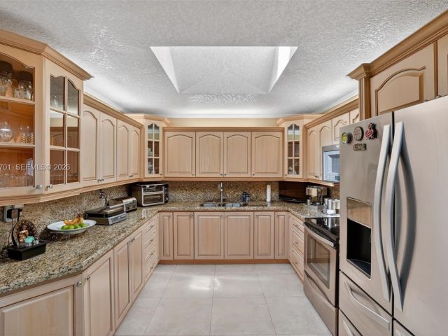 Home for sale at 9410 SW 42nd St - photo 7434032