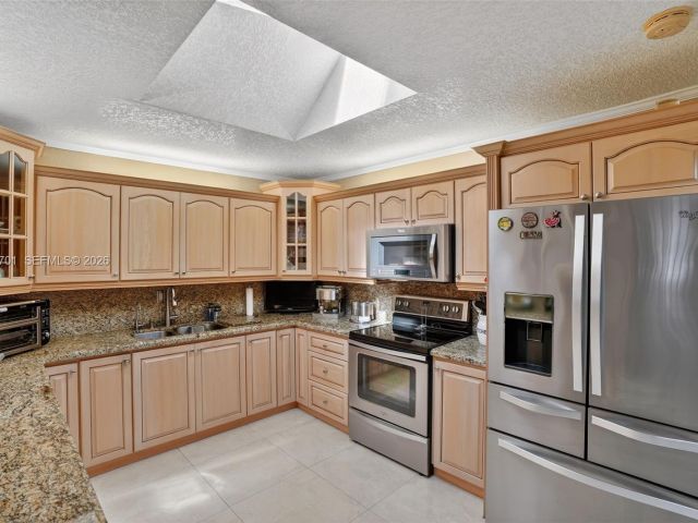 Home for sale at 9410 SW 42nd St - photo 7434033