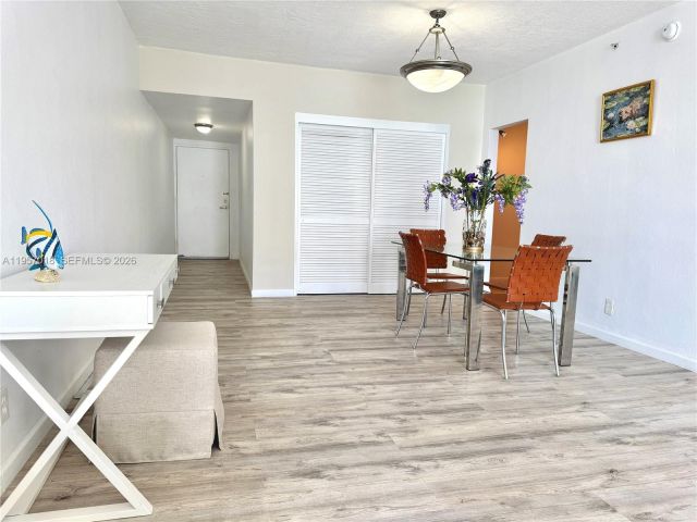 Apartment for sale  Unit #1006 - photo 7439146