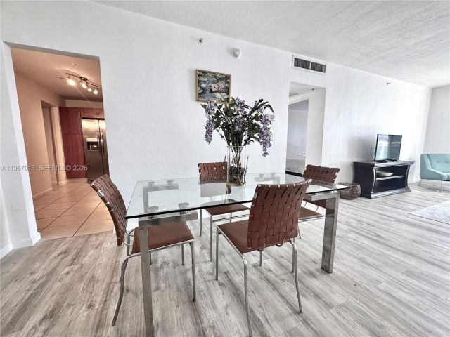 Apartment for sale  Unit #1006 - photo 7439147