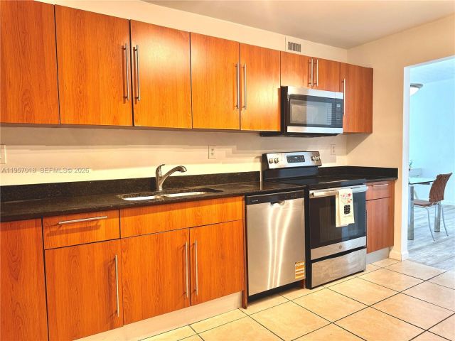 Apartment for sale  Unit #1006 - photo 7439149