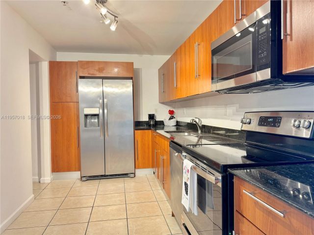 Apartment for sale  Unit #1006 - photo 7439150
