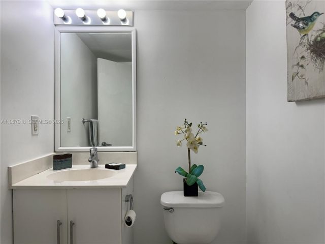 Apartment for sale  Unit #1006 - photo 7439152