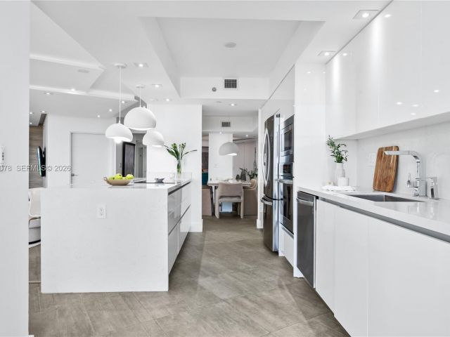 Apartment for rent  Unit #808 - photo 7342344