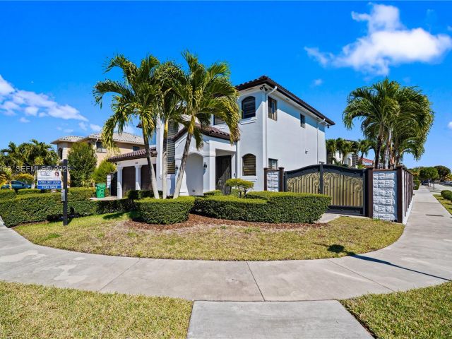 Home for sale at 3281 SW 145th Ave - photo 7463801