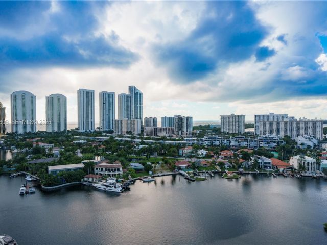 Apartment for sale  Unit #1704 - photo 7339960