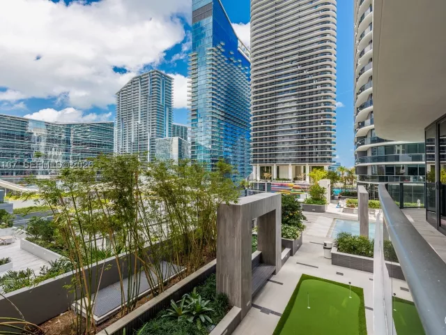 1-bedroom condo for rent in Miami - 55 SW 9th St 1010 - MondialRealty