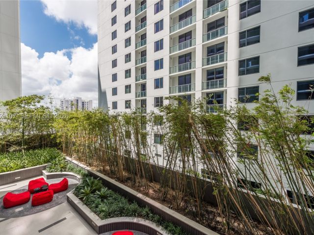 1-bedroom condo for rent in Miami - 55 SW 9th St 1010 - MondialRealty
