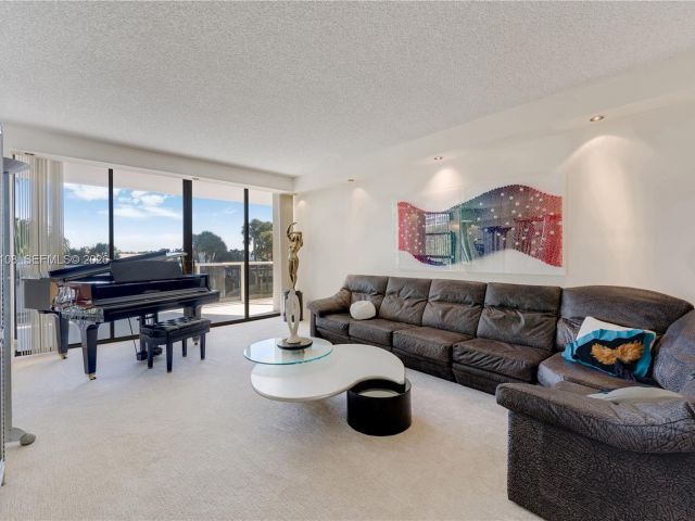 Apartment for sale  Unit #M6 - photo 7475088