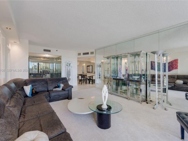 Apartment for sale  Unit #M6 - photo 7475089