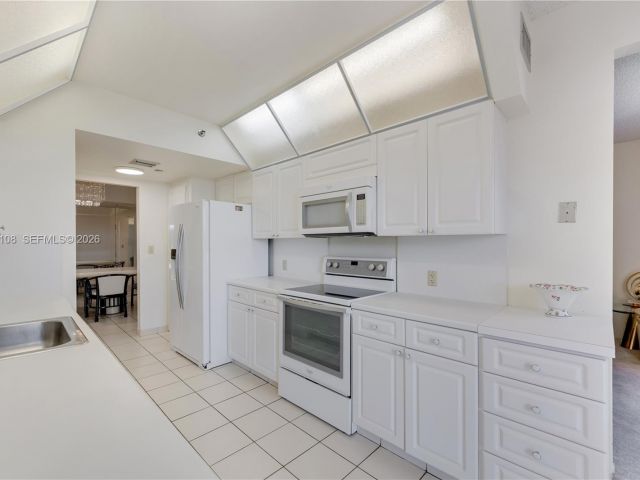 Apartment for sale  Unit #M6 - photo 7475101