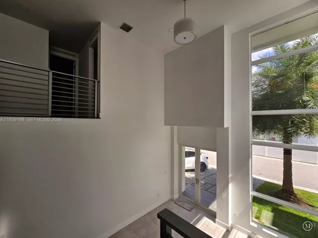 5-bedroom home for sale in Doral -  - MondialRealty