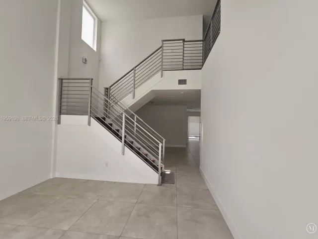 5-bedroom home for sale in Doral -  - MondialRealty