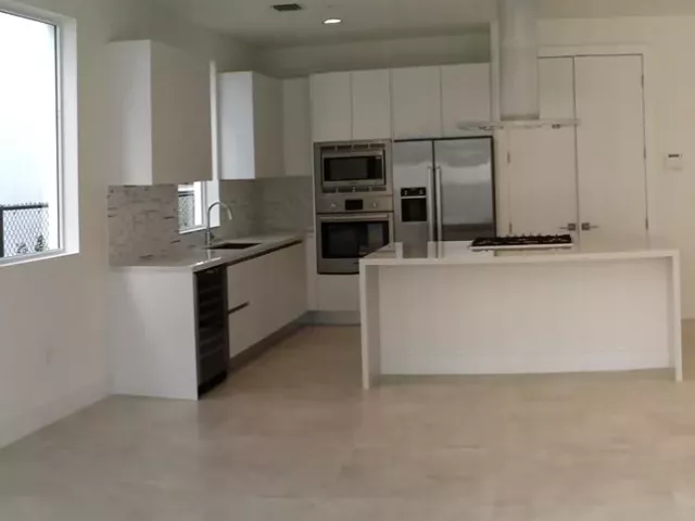 5-bedroom home for sale in Doral -  - MondialRealty