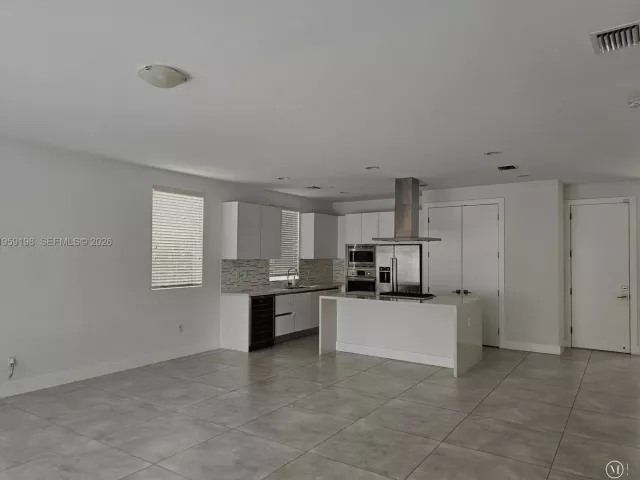 5-bedroom home for sale in Doral -  - MondialRealty