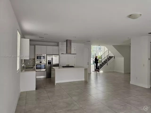 5-bedroom home for sale in Doral -  - MondialRealty