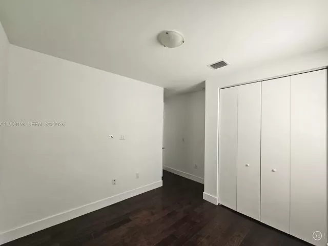 5-bedroom home for sale in Doral -  - MondialRealty