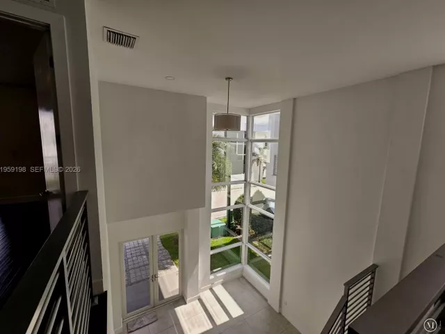 5-bedroom home for sale in Doral -  - MondialRealty