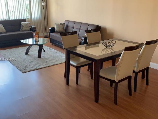 Apartment for rent  Unit #318 - photo 7501917