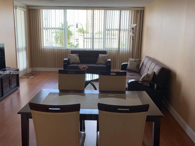 Apartment for rent  Unit #318 - photo 7501918